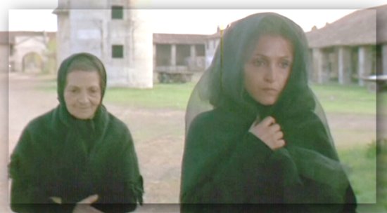 Susanna Colussi e Laura Betti in "Teorema" (1968)