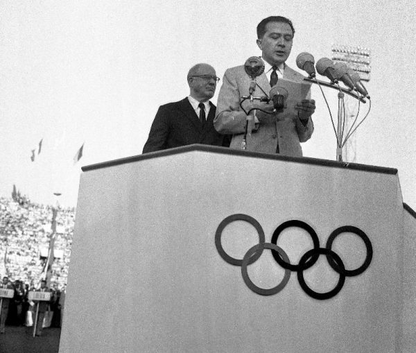 Il ministro Andreotti all'inaugurazione delle Olimpiadi di Roma