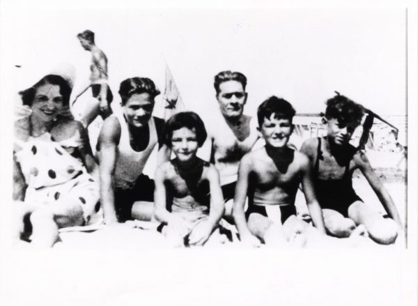 La famiglia Pasolini sulla spiaggia di Riccione